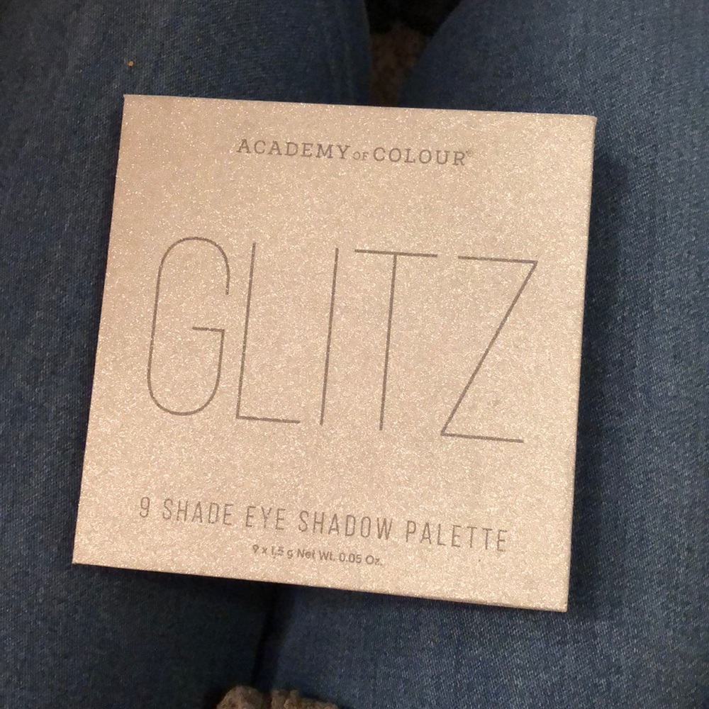 Academy of colour glitz eyeshadow palette